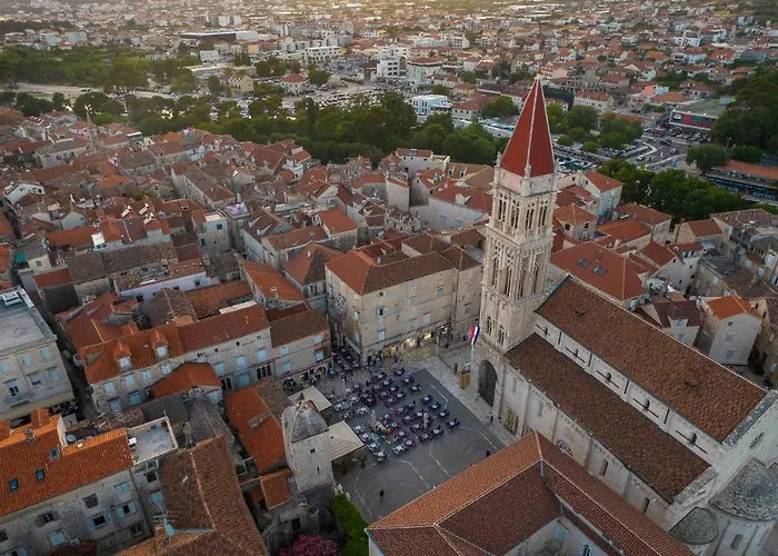 Mare&antonio トロギール